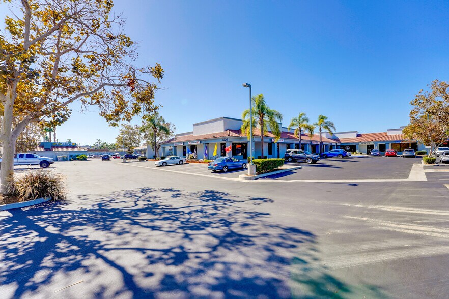 More Photos Of 3308-3320 Mission Ave, Oceanside Storefront For Lease