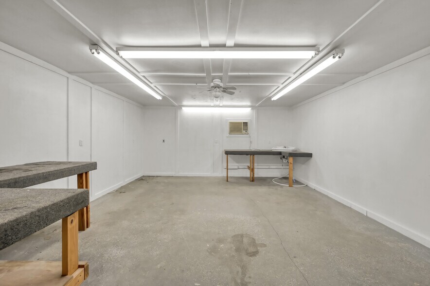 More Photos Of 32219 Tamina Rd, Magnolia Distribution For Lease