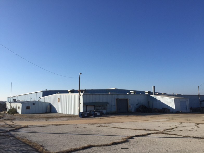 More Photos Of 400 N Harvey St, Seminole Manufacturing For Lease