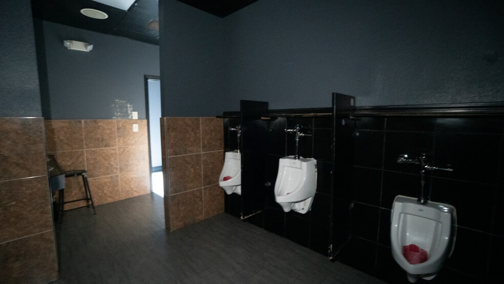 More Photos Of 5110 Washington Ave, Houston Storefront For Lease