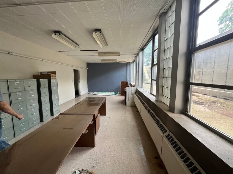 More Photos Of 2222 8th St, Bedford Office Residential For Sale