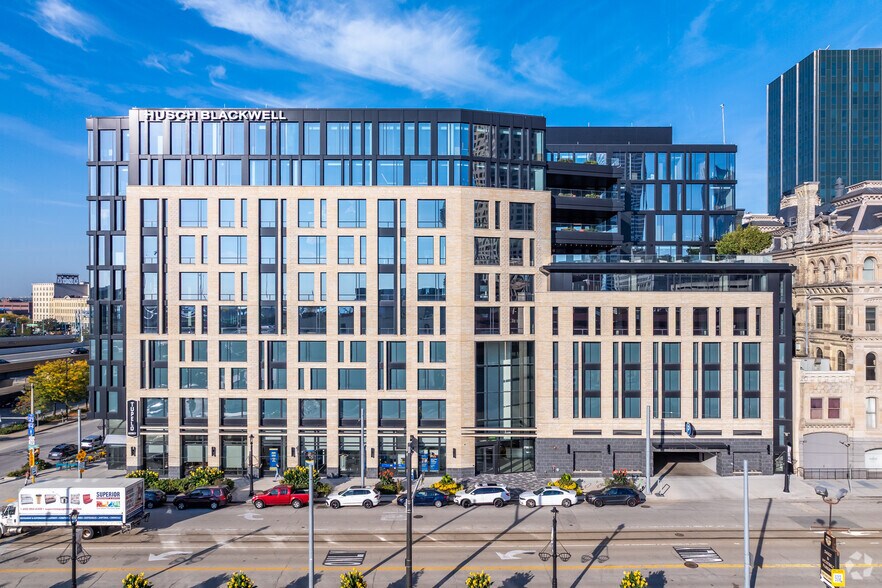 More Photos Of 511 N Broadway, Milwaukee Office For Lease