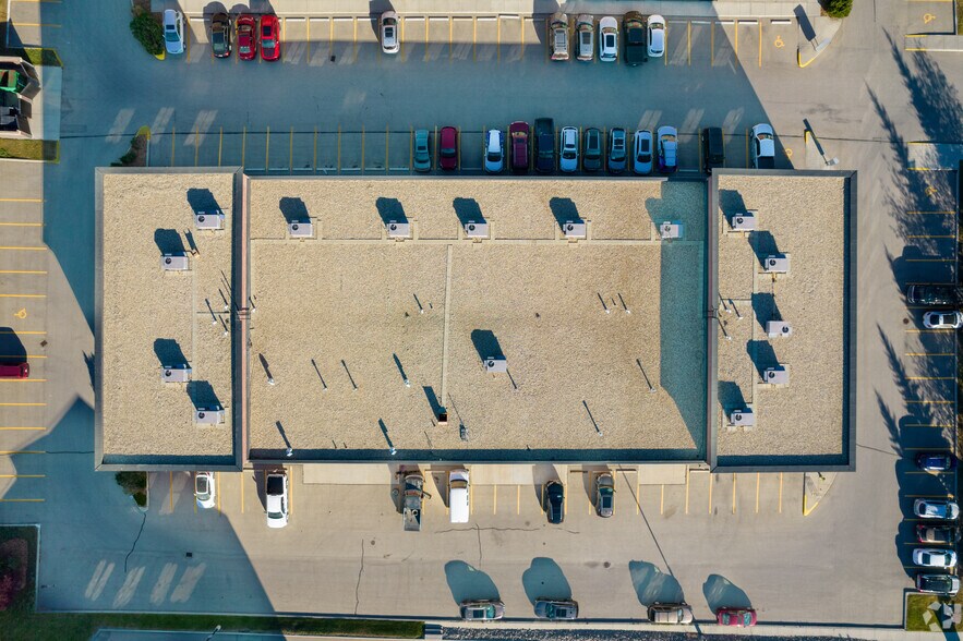 More Photos Of 12143 40th St SE, Calgary Flex For Lease