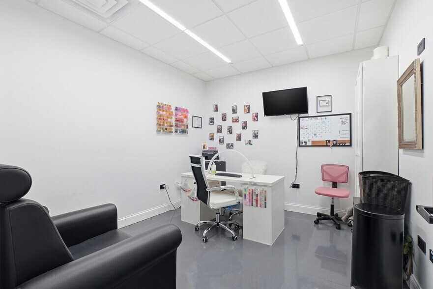 More Photos Of 116-118 S Water St, Wilmington Storefront Retail Office For Sale