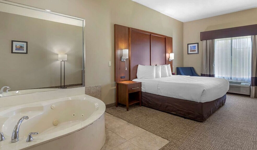 More Photos Of 320 Highway 146 N, Texas City Hotel For Sale