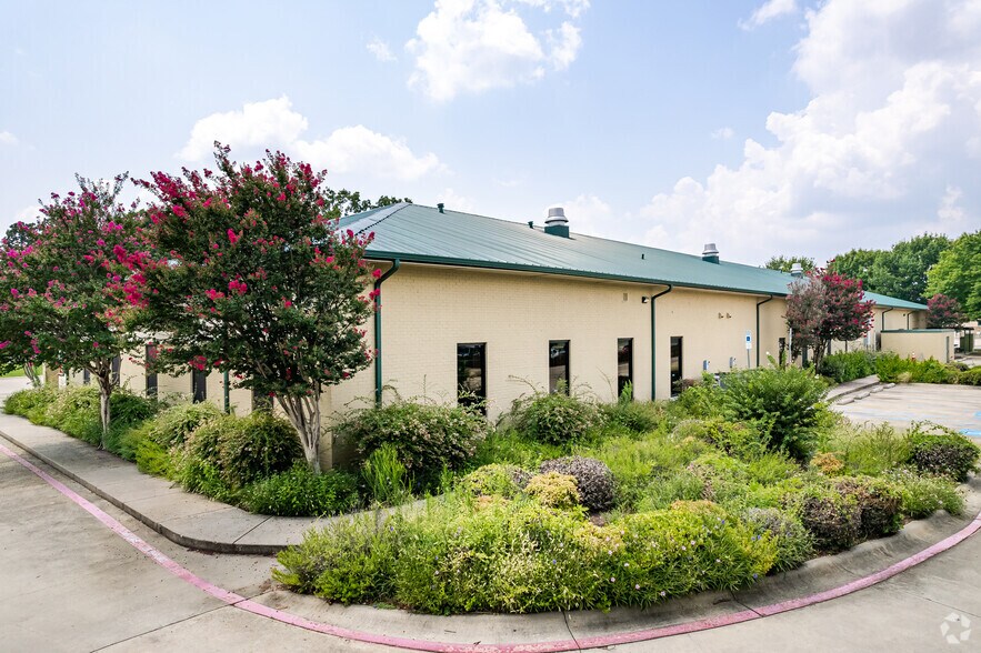More Photos Of 1300 Teasley Ln, Denton Office For Sale