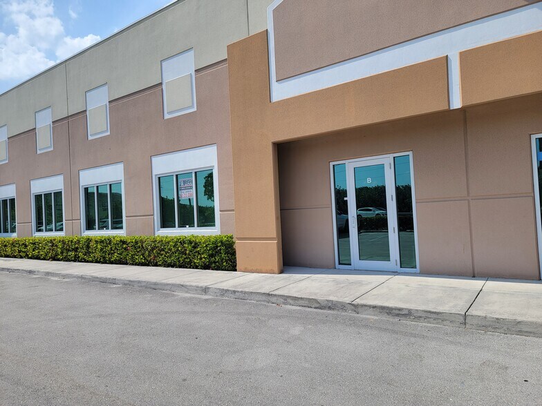 More Photos Of 2051 Green Rd, Deerfield Beach Warehouse For Lease