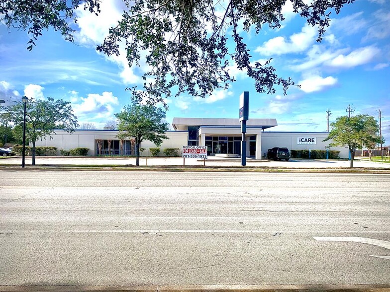 Primary Photo Of 218 W NASA Rd 1, Webster Medical For Sale