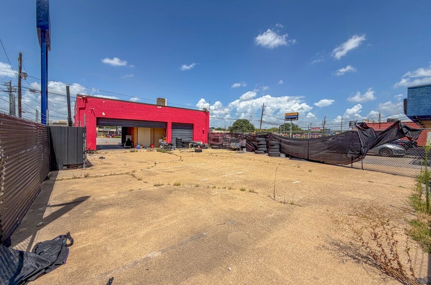 More Photos Of 2228 S Buckner Blvd, Dallas Freestanding For Lease