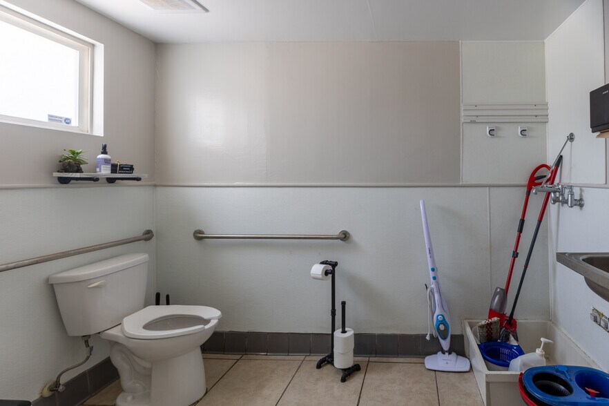 More Photos Of 950 Calimesa Blvd, Calimesa Freestanding For Sale