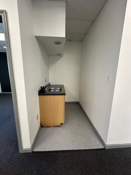 More Photos Of 3300-3312 Encrete Ln, Dayton Light Manufacturing For Lease