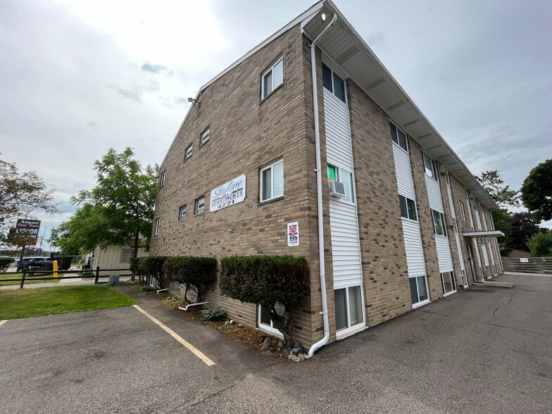 More Photos Of 4221 N Grand River Ave, Lansing Apartments For Sale