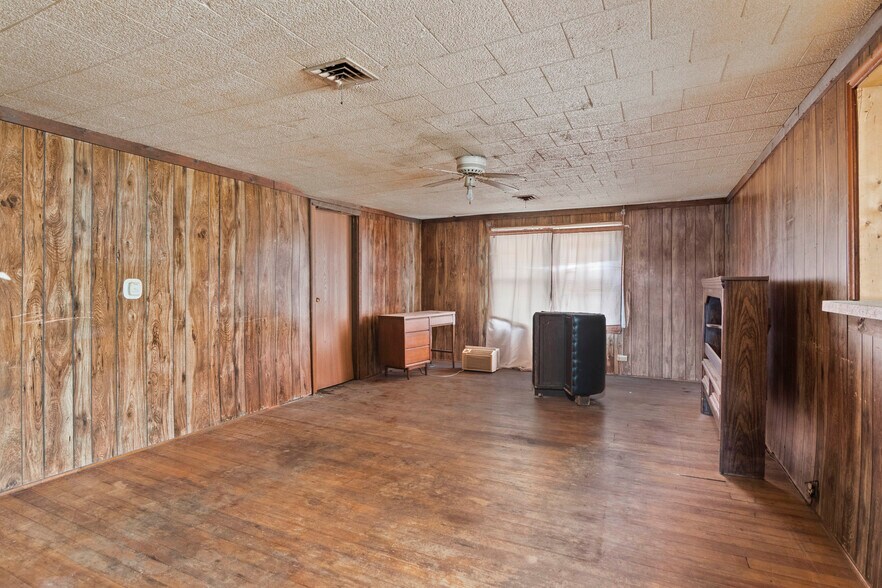 More Photos Of 1834 NW Topeka Blvd, Topeka General Retail For Sale