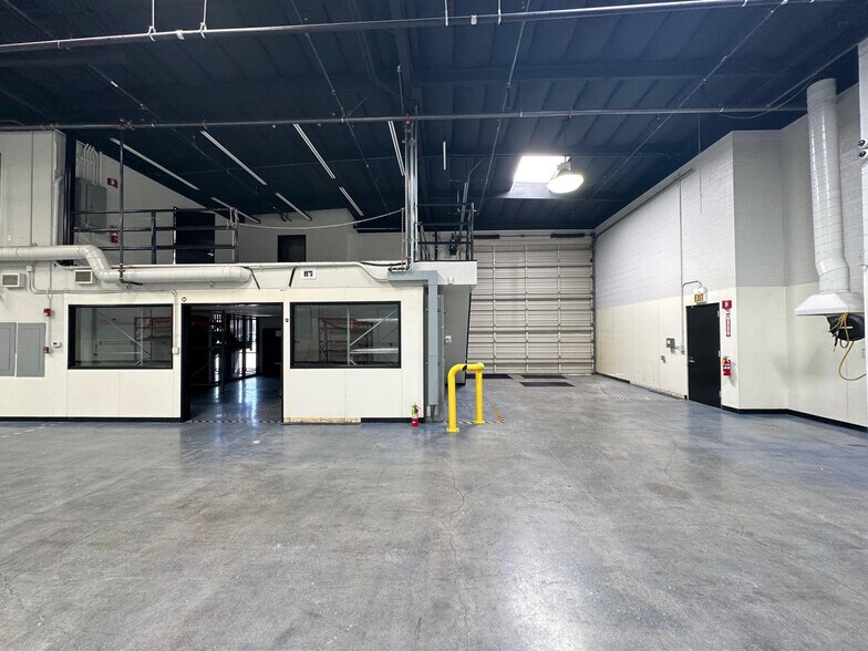 More Photos Of 456 E McGlincy Ln, Campbell Manufacturing For Sale