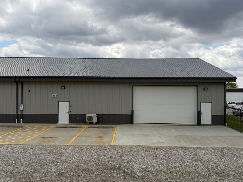 More Photos Of 2014 Cabintown Rd, Bloomington Industrial For Lease