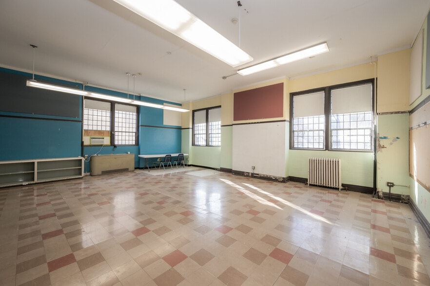 More Photos Of 200 S Oak Park Ave, Oak Park Schools For Sale