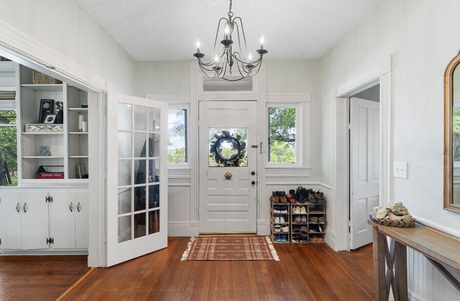 More Photos Of 301 Avenue I, Valley Mills Specialty For Sale