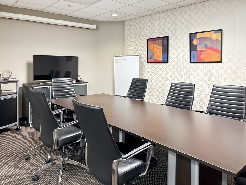 More Photos Of 401 Bay St, Toronto Coworking Space