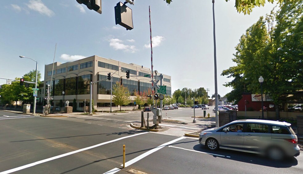 More Photos Of 1215 State St, Salem Office For Lease