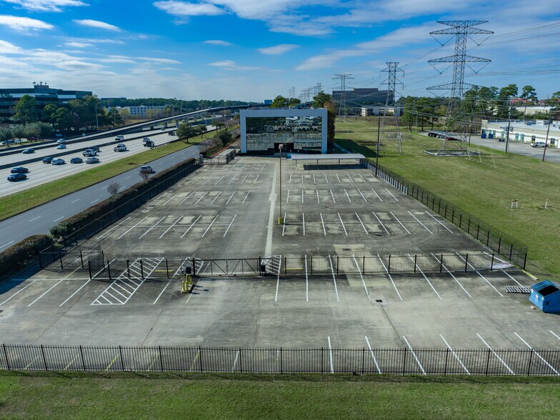 More Photos Of 4141 N Sam Houston Pky E, Houston Office For Lease