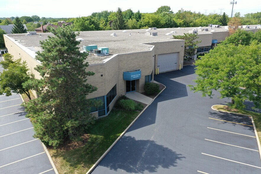 More Photos Of 1001-1015 Commerce Ct, Buffalo Grove Warehouse For Lease