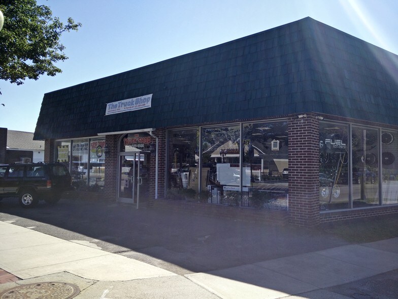 More Photos Of 118 S Main St, West Sayville General Retail For Sale