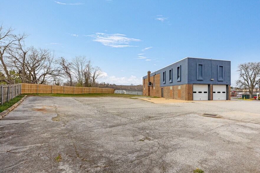 More Photos Of 2207 Saint James Church Rd, Wilmington Auto Repair For Lease