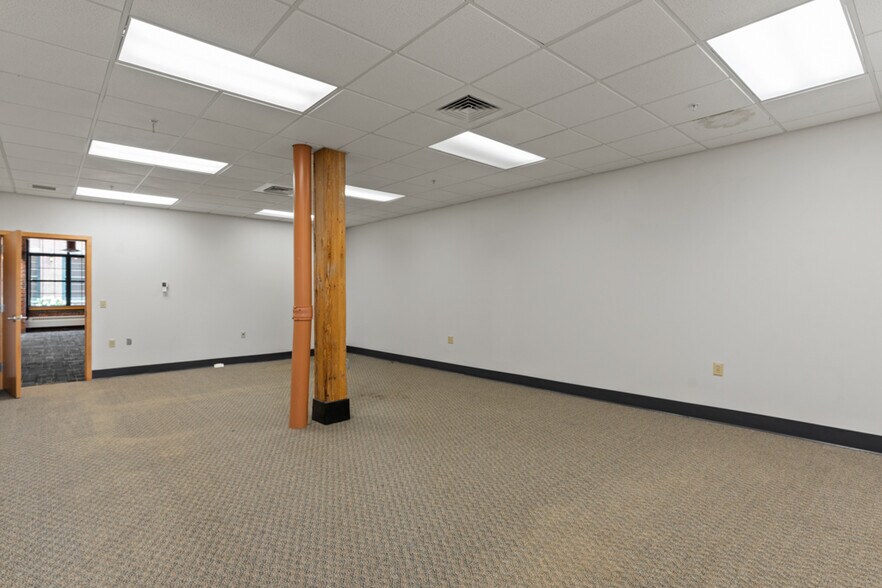 More Photos Of 140 Mill St, Lewiston Office Residential For Sale