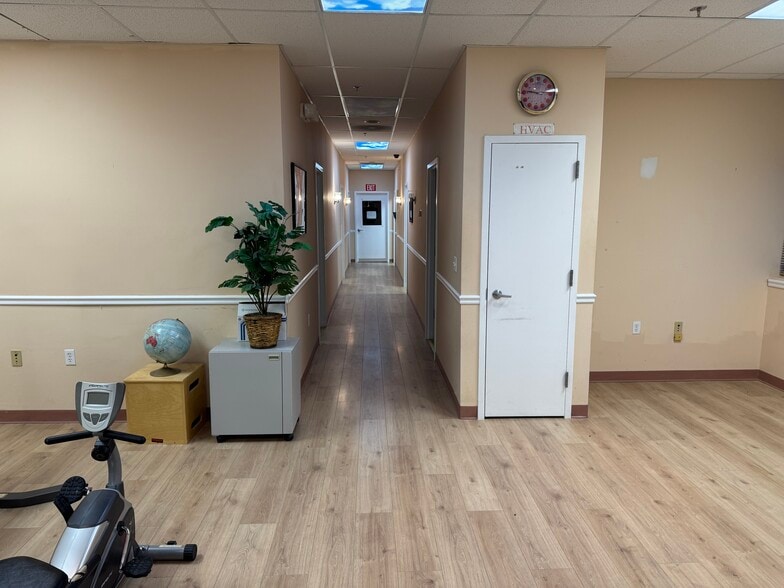 More Photos Of 1374 Whitehorse Hamilton Square Rd, Hamilton Medical For Sale