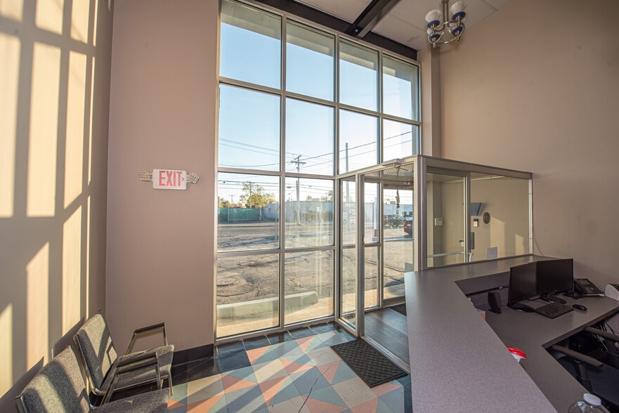 More Photos Of 77 Gazza Blvd, Farmingdale Showroom For Sale