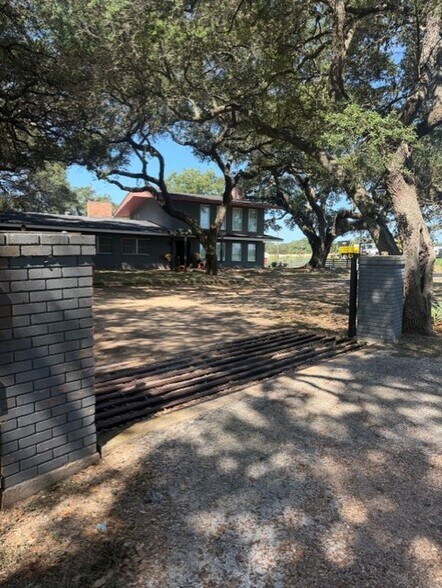 More Photos Of I-10 & Evans St, Alleyton Office Residential For Sale