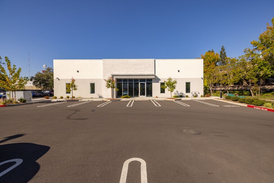 More Photos Of 1623 Santa Clara Dr, Roseville Medical For Lease