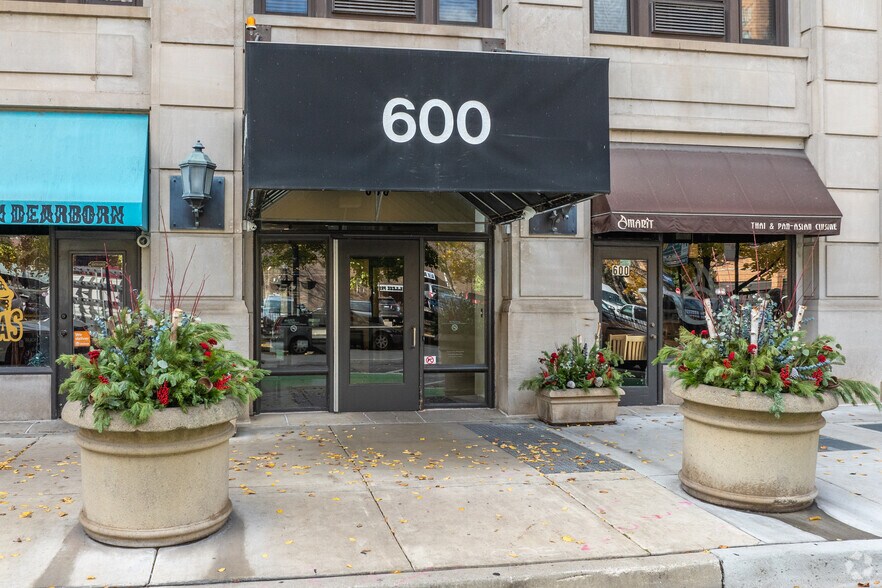 More Photos Of 600 S Dearborn St, Chicago Apartments For Lease