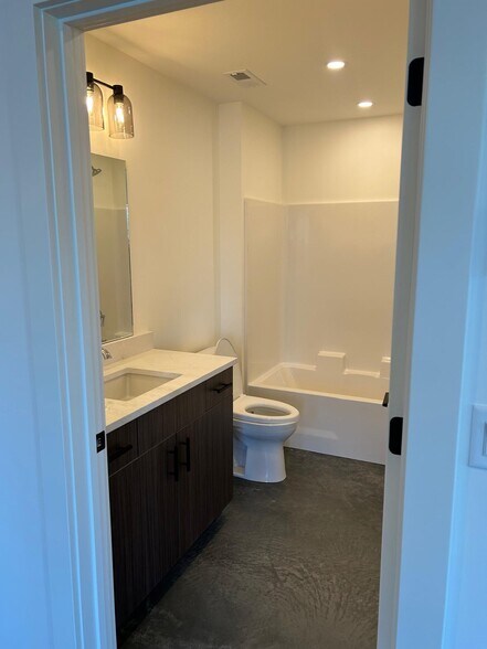 More Photos Of 3555 Park Dr, Jackson Service For Lease