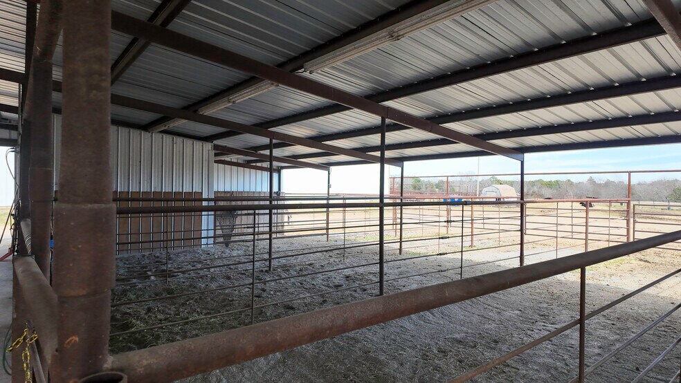 More Photos Of 99 Stacks Dr, Damascus Horse Stables For Sale