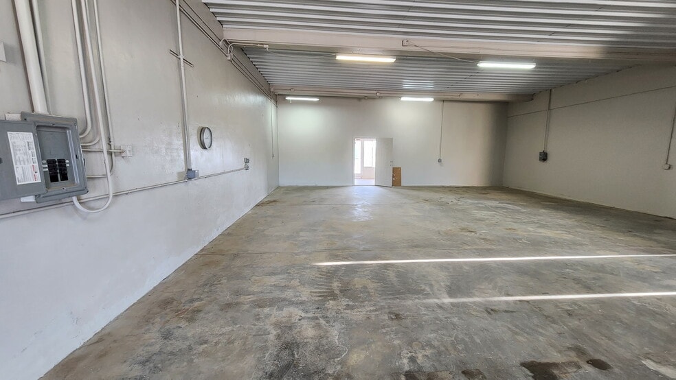 More Photos Of 66695 HWY 60 hwy, Salome Warehouse For Sale