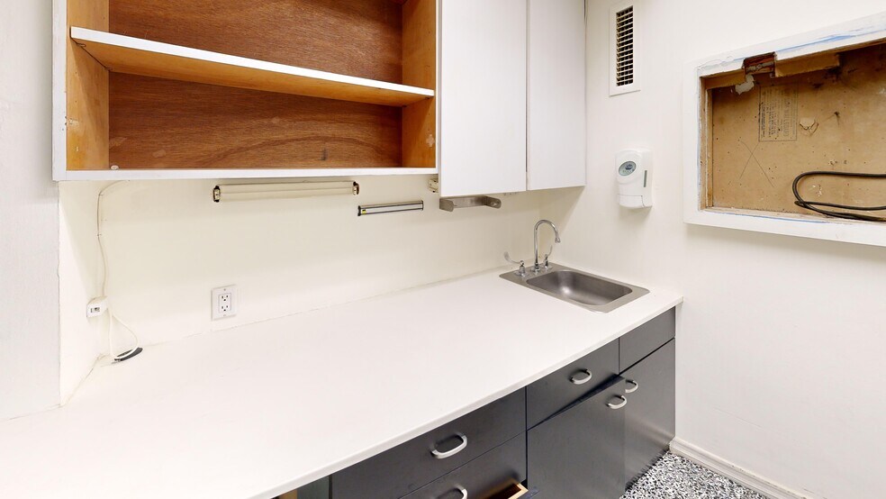 More Photos Of 348 E 9th St, New York Apartments For Lease