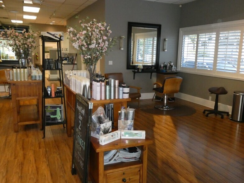 More Photos Of 1101 Foothill Blvd, La Cañada Flintridge Storefront For Lease