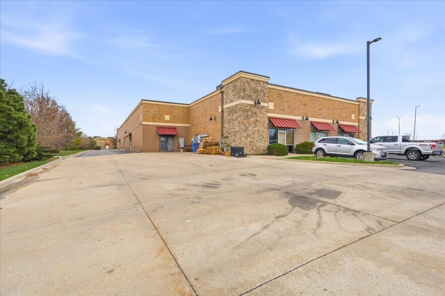 More Photos Of 1740 E Harold St, Olathe Freestanding For Sale