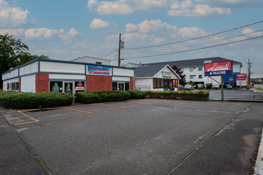 More Photos Of 644 Lafayette Rd, Hampton Freestanding For Sale