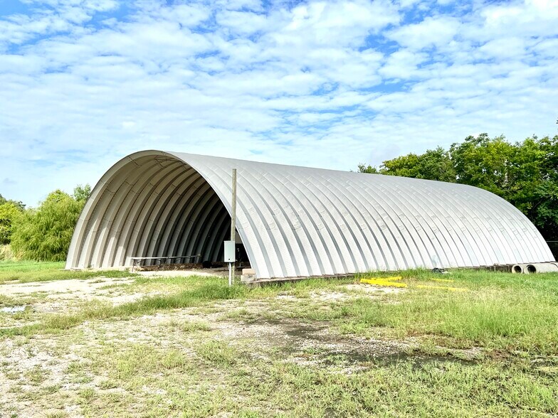 More Photos Of 4512 S Highway 35, Alvin Light Manufacturing For Lease