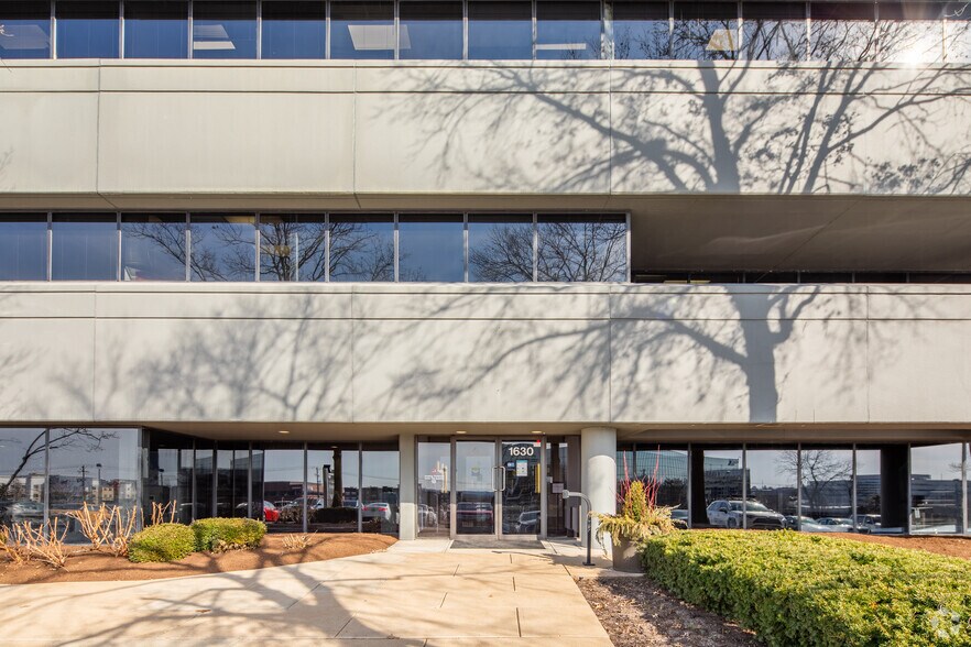 More Photos Of 1610 Des Peres Rd, Des Peres Unknown For Lease