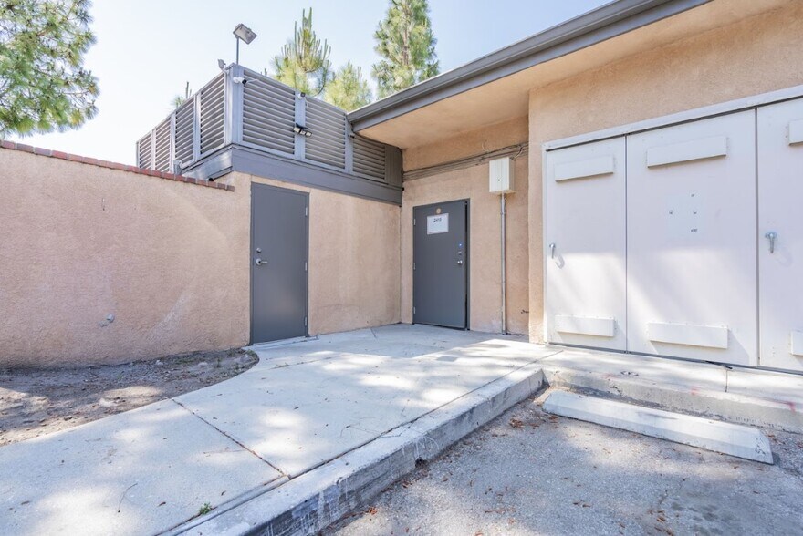 More Photos Of 2410 E Thousand Oaks Blvd, Thousand Oaks Freestanding For Sale