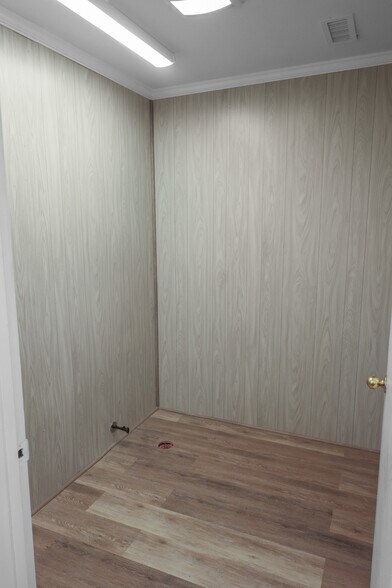 More Photos Of 124 Trinity St, Abbeville Storefront For Sale