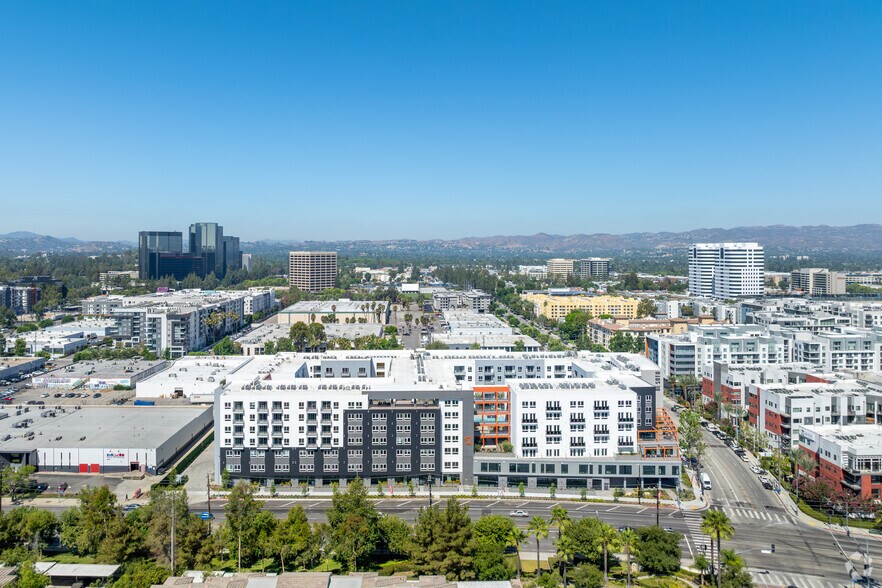 More Photos Of 21010 Erwin St, Woodland Hills Apartments For Lease