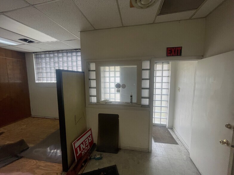 More Photos Of 912 E 21st St, Indianapolis Warehouse For Lease