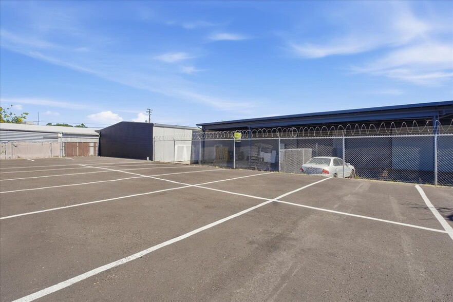 More Photos Of 4554 Auburn Blvd, Sacramento Auto Dealership For Sale