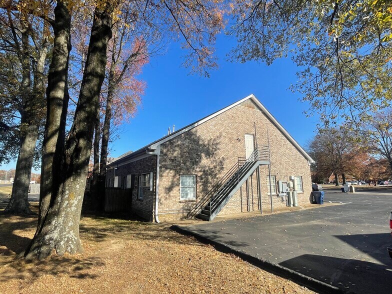 More Photos Of 269 Germantown Bend Cv, Cordova Office For Lease