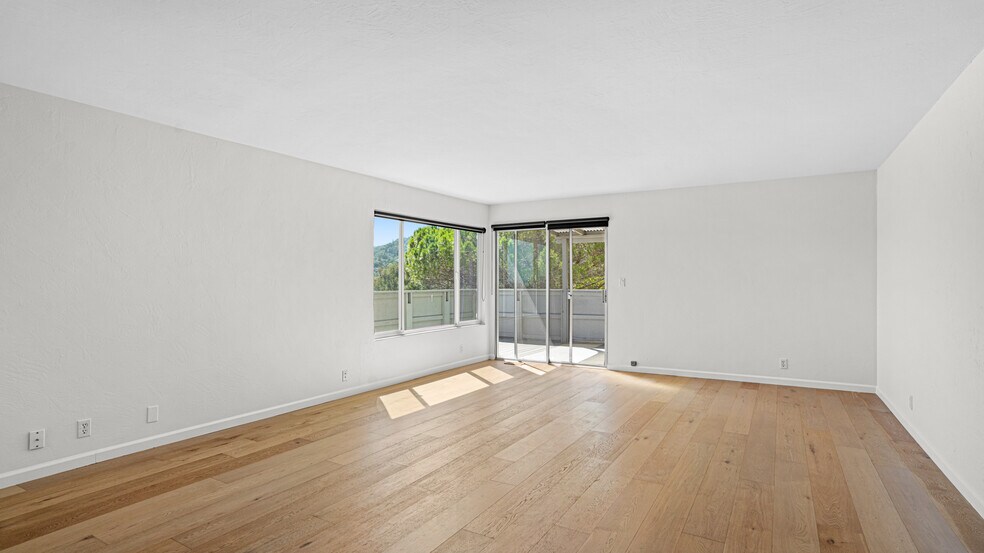 More Photos Of 151-153 Upper Via Casitas, Greenbrae Apartments For Sale