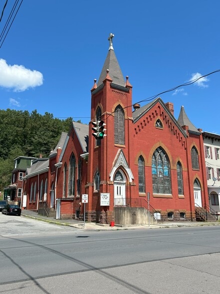 Primary Photo Of 19 N 4th St, Mahanoy City Religious Facility For Sale